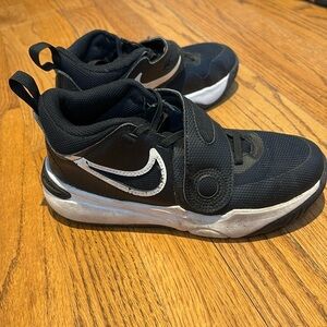 Nike black basketball shoes